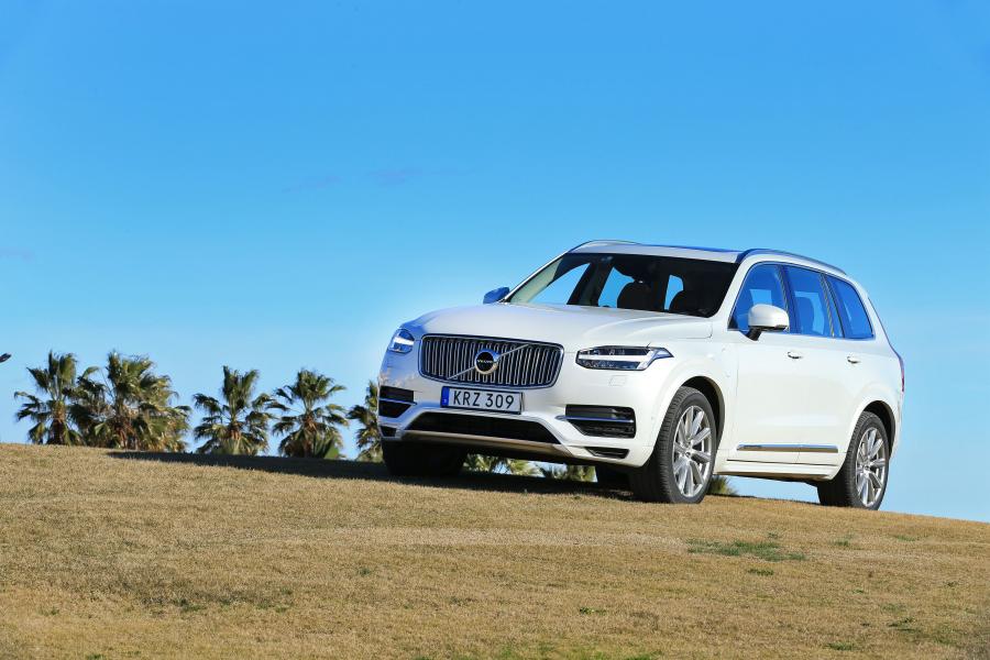  Volvo XC90 T8 2015 года  (фото 6 из 20)
